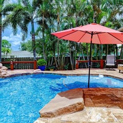 Palm Paradise - 5 BR Family Pool Retreat