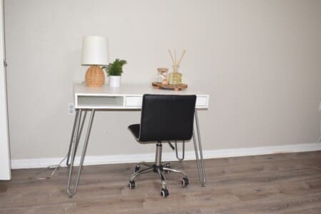 e3005fb7 8b86 4e79 a1af 869f41d03c25Desk.jpg